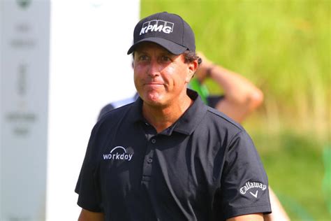 Phil Mickelson's beach photo turns heads .